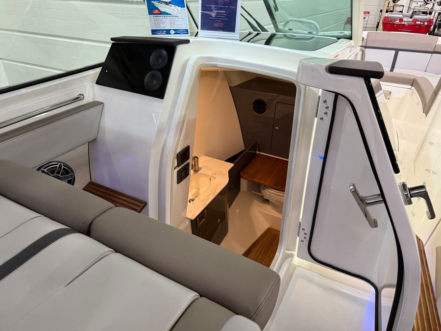 2026 Boston Whaler 330 Vantage, photo 26 of 30