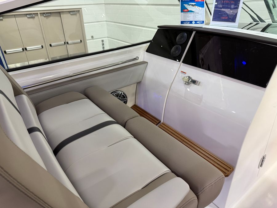 2026 Boston Whaler 330 Vantage, photo 23 of 30