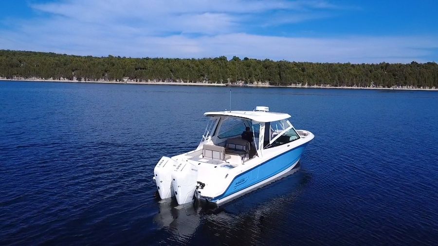 2026 Boston Whaler 330 Vantage, photo 2 of 30