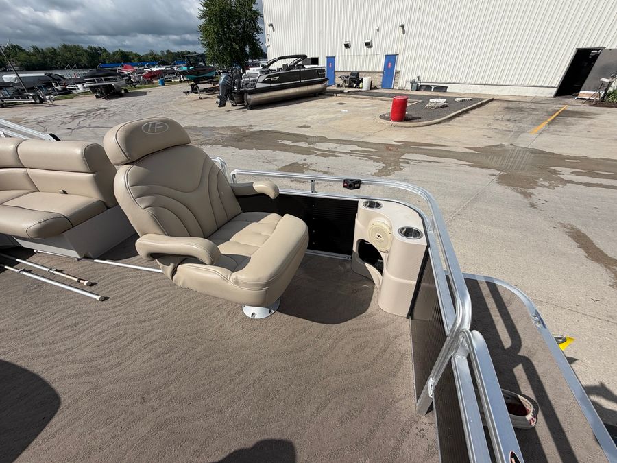 2011 Harris Cruiser 220, photo 6 of 13
