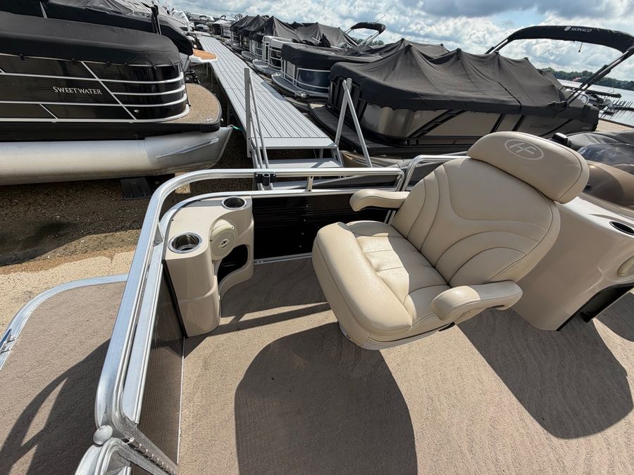 2011 Harris Cruiser 220, photo 5 of 13