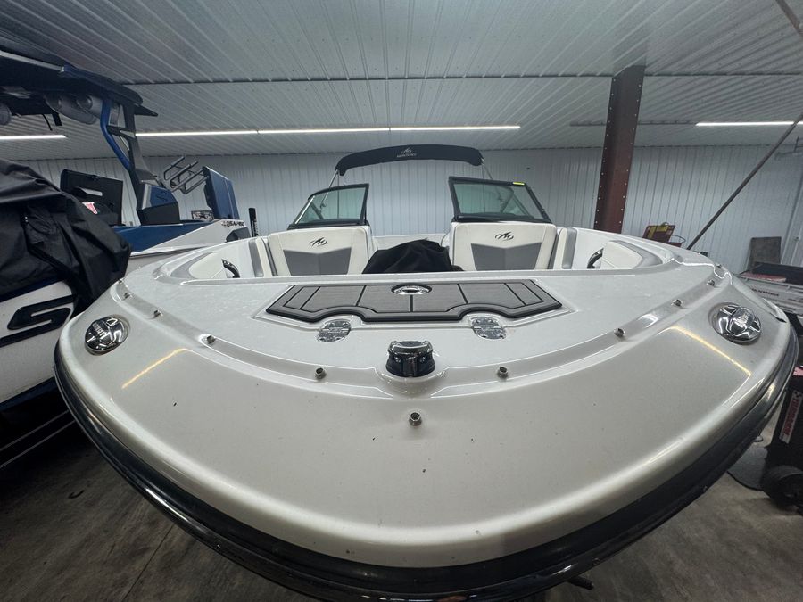 2018 Monterey M22, photo 3 of 7