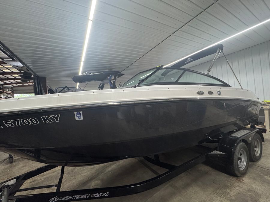 2018 Monterey M22, photo 2 of 7