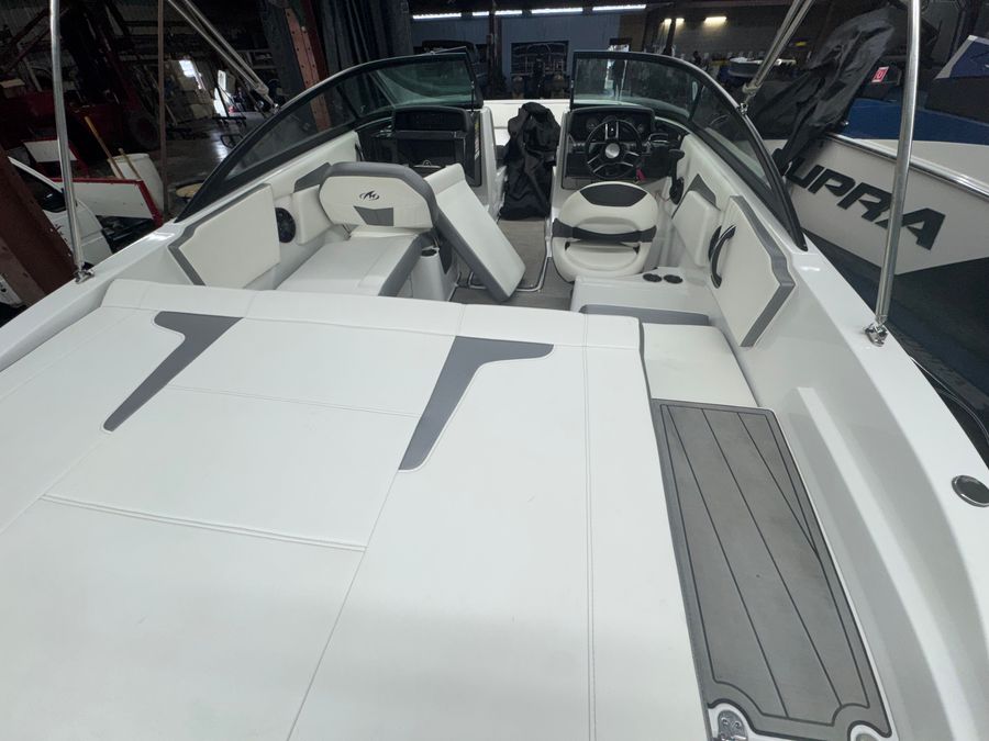 2018 Monterey M22, photo 5 of 7