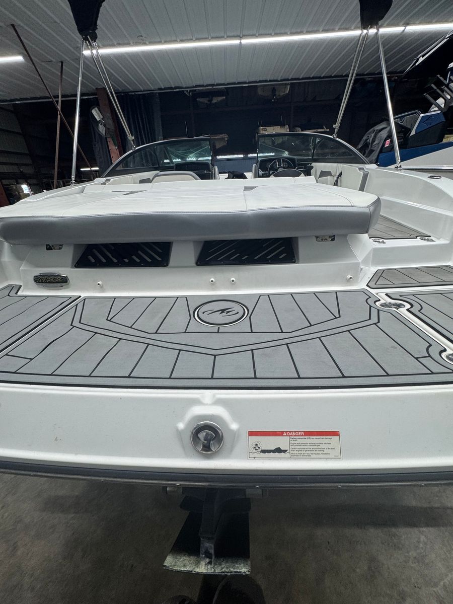 2018 Monterey M22, photo 4 of 7