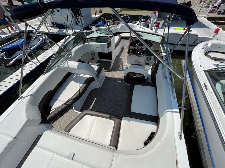 2024 Cobalt 220S, photo 9 of 14