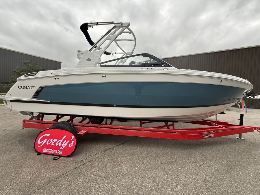 2026 Cobalt R8 Surf, photo 19 of 30
