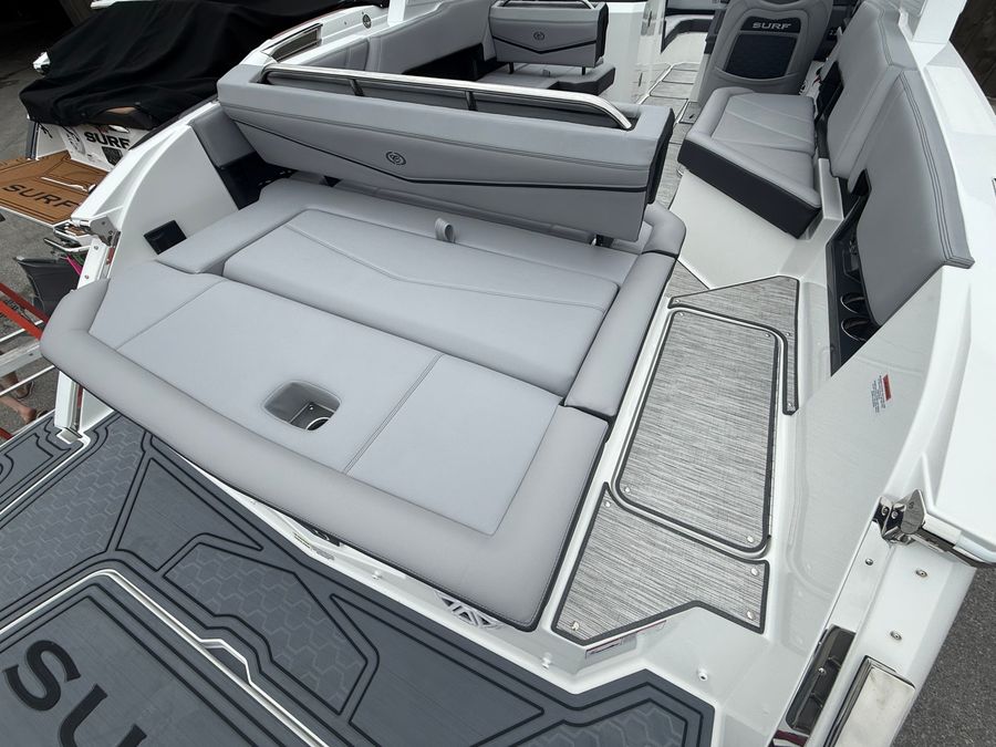 2026 Cobalt R8 Surf, photo 20 of 30