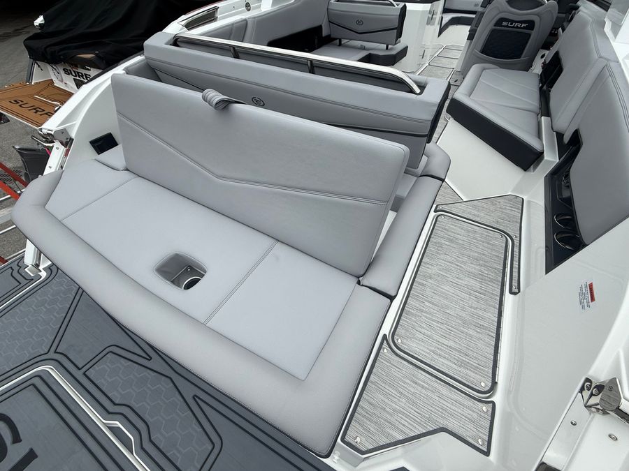 2026 Cobalt R8 Surf, photo 21 of 30
