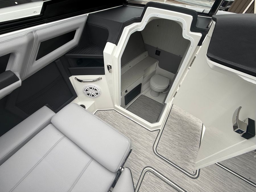 2026 Cobalt R8 Surf, photo 29 of 30