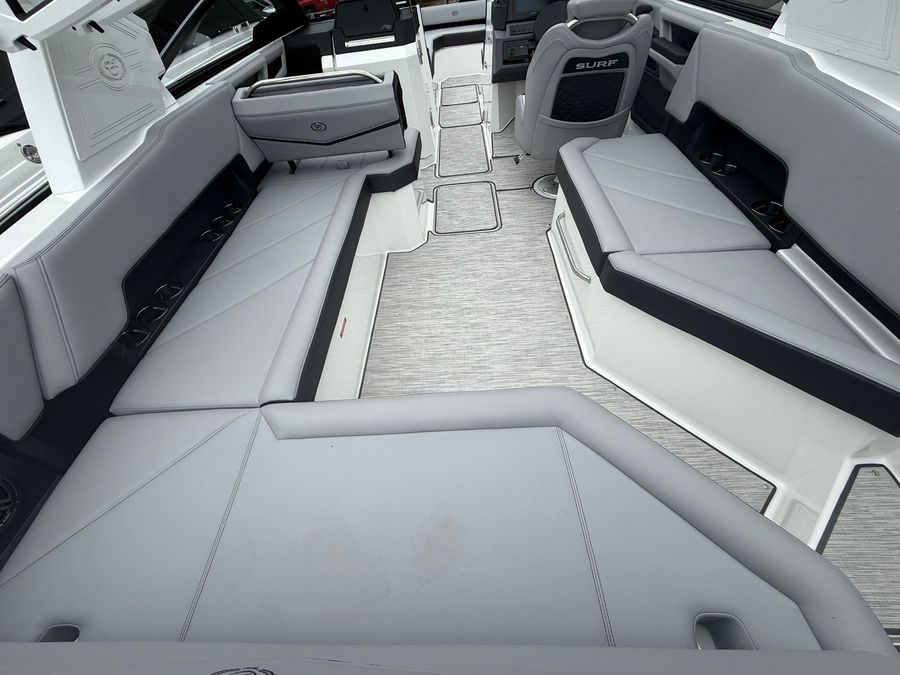 2026 Cobalt R8 Surf, photo 23 of 30