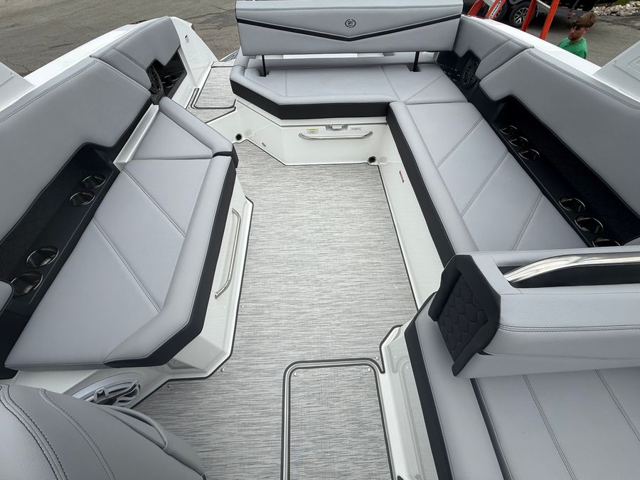 2026 Cobalt R8 Surf, photo 25 of 30