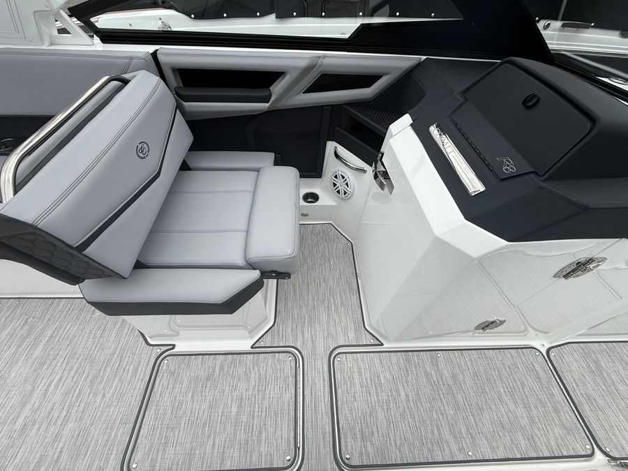 2026 Cobalt R8 Surf, photo 27 of 30