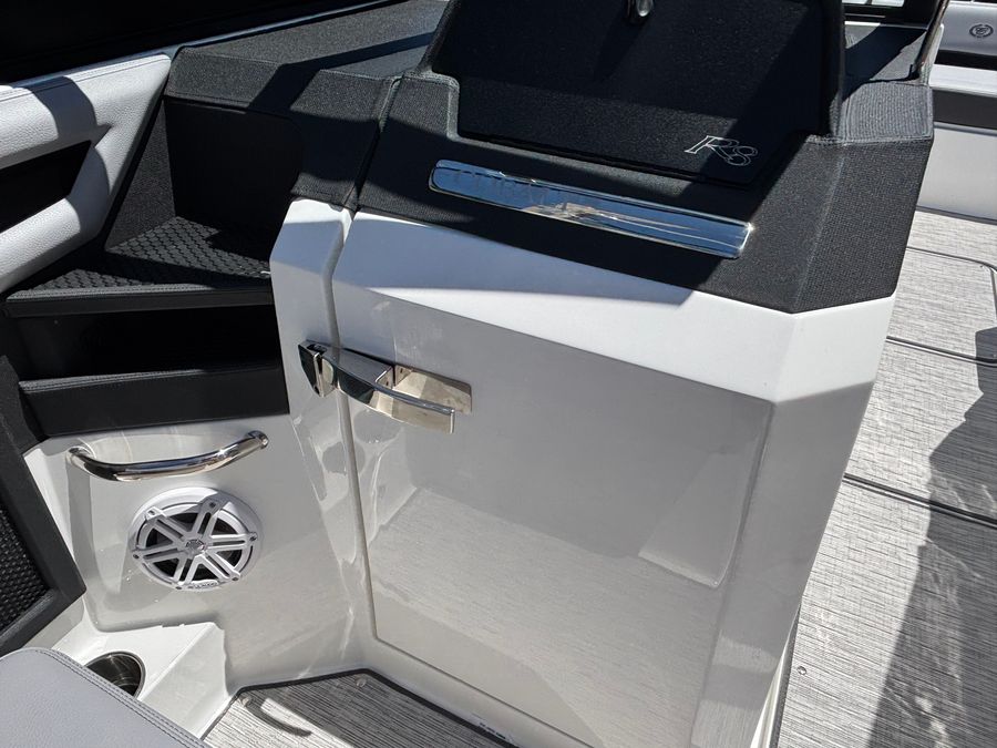 2026 Cobalt R8 Surf, photo 12 of 30