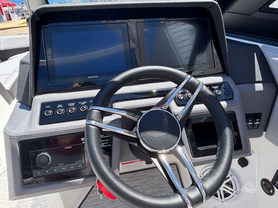 2026 Cobalt R8 Surf, photo 3 of 30