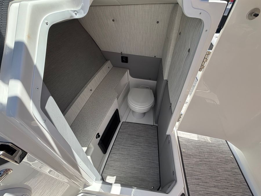 2026 Cobalt R8 Surf, photo 13 of 30