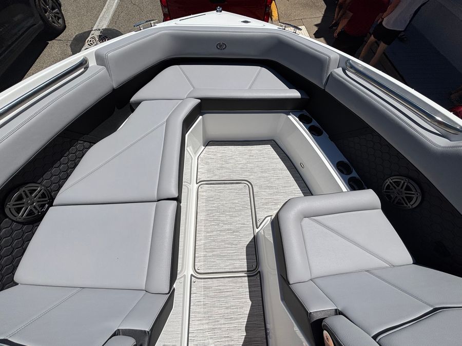 2026 Cobalt R8 Surf, photo 14 of 30