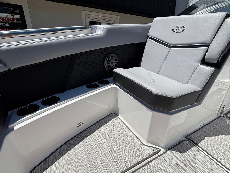 2026 Cobalt R8 Surf, photo 17 of 30