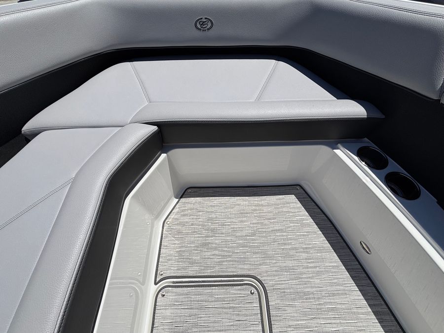 2026 Cobalt R8 Surf, photo 15 of 30
