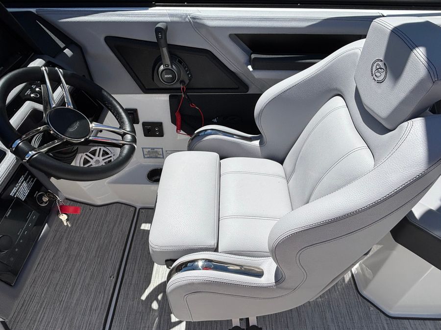 2026 Cobalt R8 Surf, photo 11 of 30