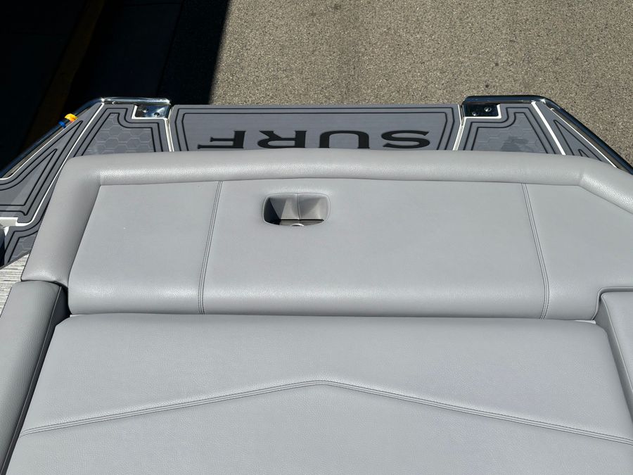2026 Cobalt R8 Surf, photo 18 of 30