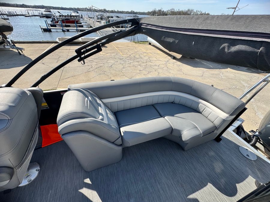 2022 Bennington 24LXSRC, photo 12 of 14