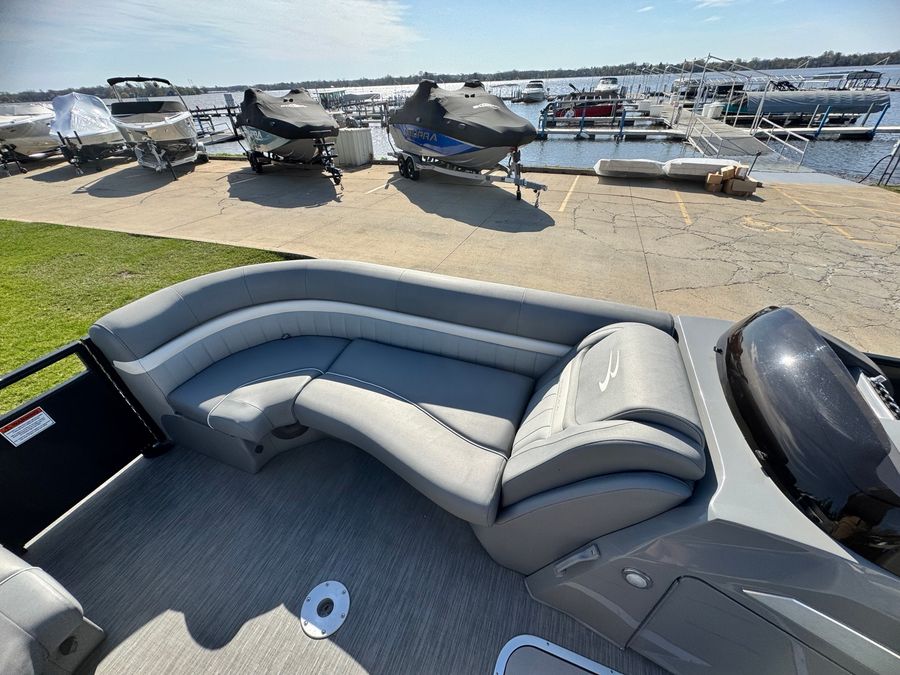 2022 Bennington 24LXSRC, photo 7 of 14