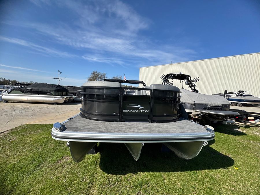 2022 Bennington 24LXSRC, photo 2 of 14