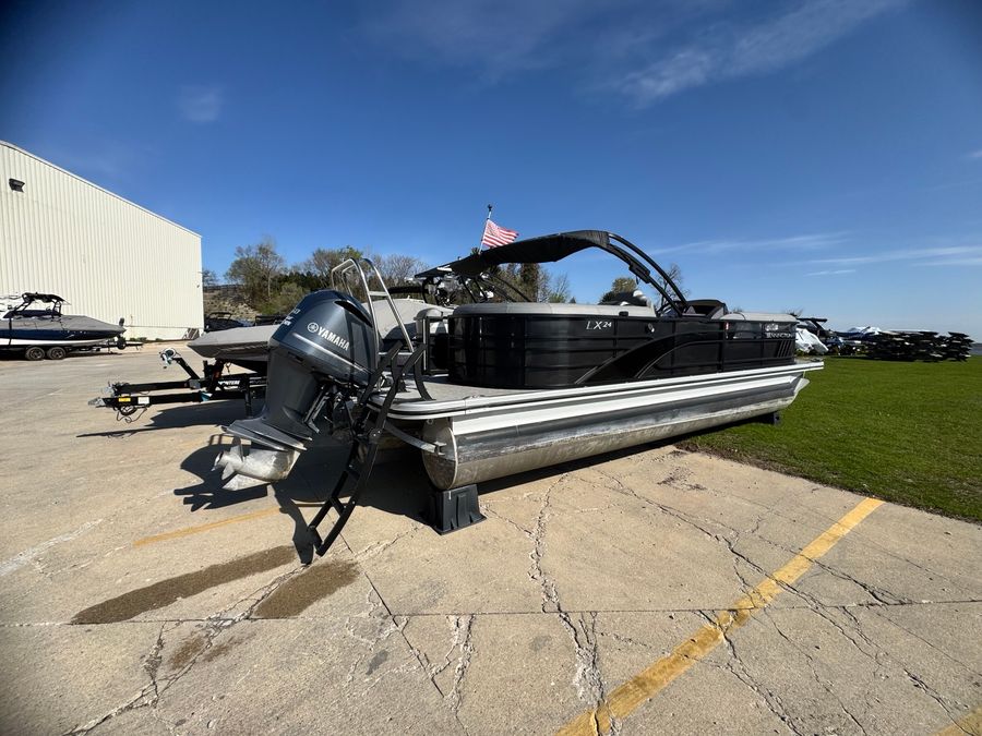 2022 Bennington 24LXSRC, photo 3 of 14