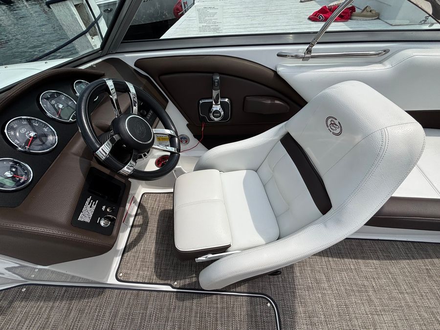 2024 Cobalt 220S, photo 9 of 15