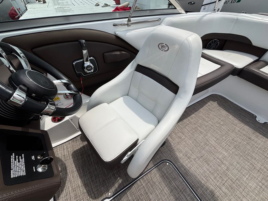 2024 Cobalt 220S, photo 8 of 15