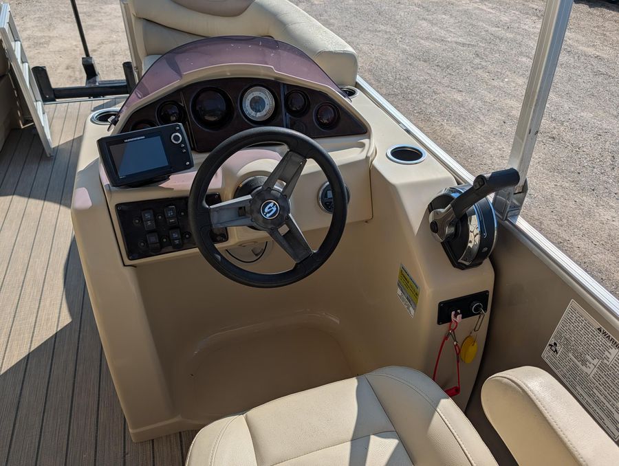 2018 Sylvan Mirage 818CRS, photo 6 of 7