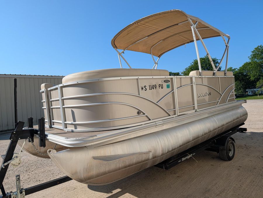 2018 Sylvan Mirage 818CRS, photo 3 of 7