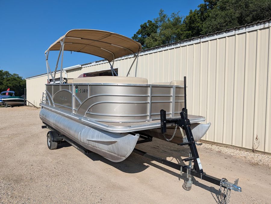 2018 Sylvan Mirage 818CRS, photo 2 of 7