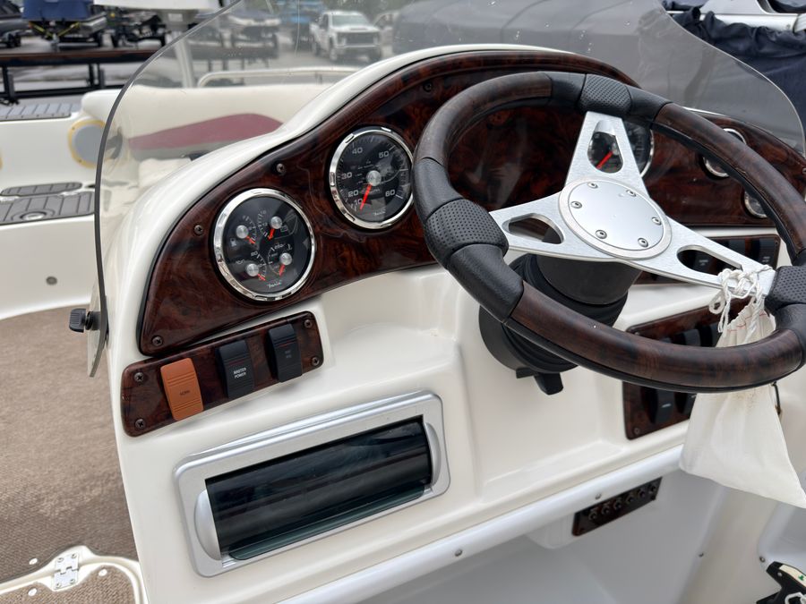 2013 Hurricane SS202IO, photo 12 of 13
