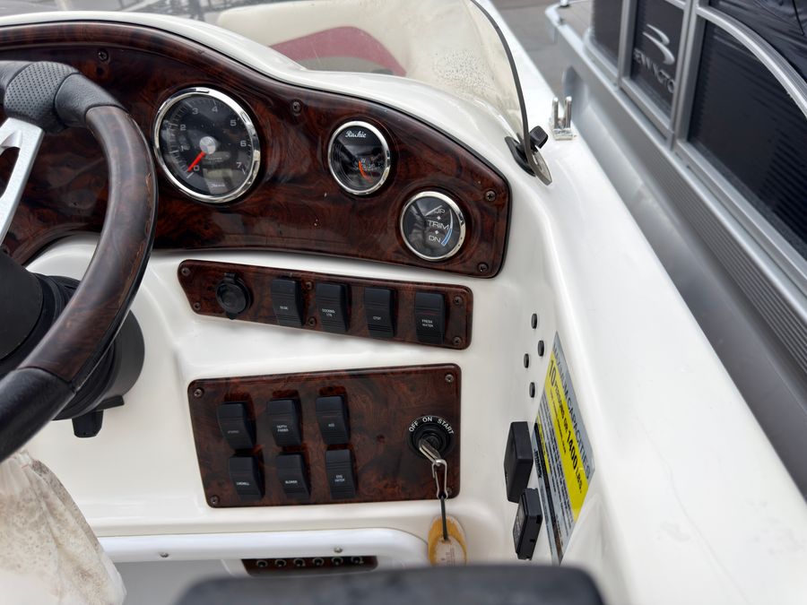 2013 Hurricane SS202IO, photo 11 of 13
