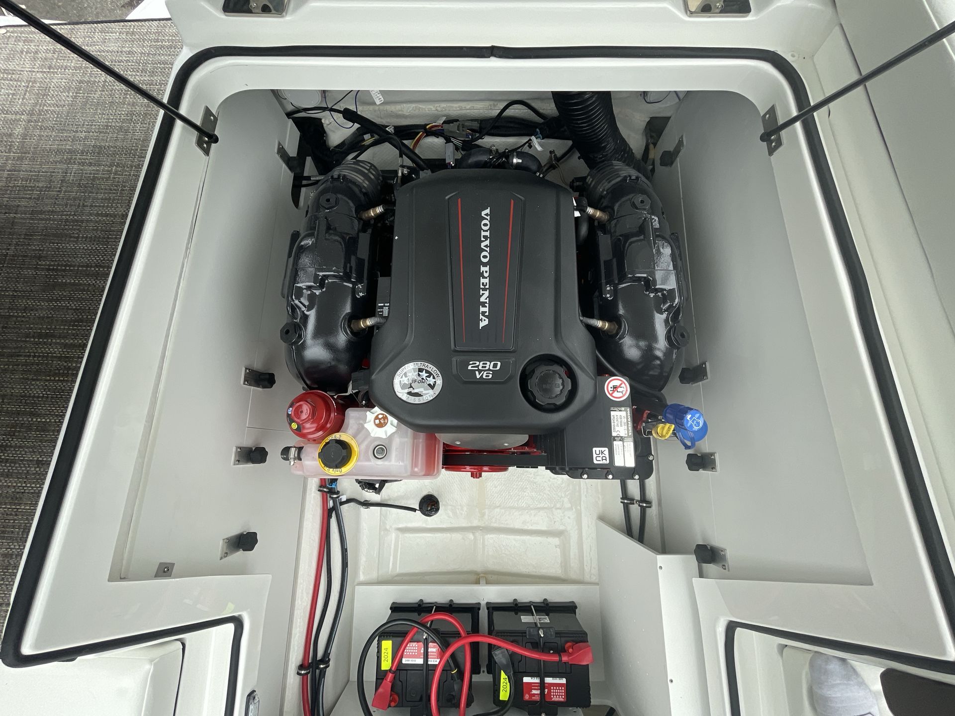 New 2025 23' Cobalt CS23-New For Sale in Fontana on Lake Geneva