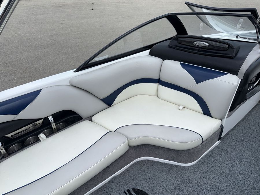 2014 Malibu 21VLX, photo 17 of 25