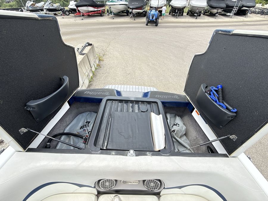 2014 Malibu 21VLX, photo 11 of 25