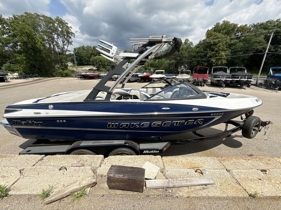 2014 Malibu 21VLX, photo 8 of 25