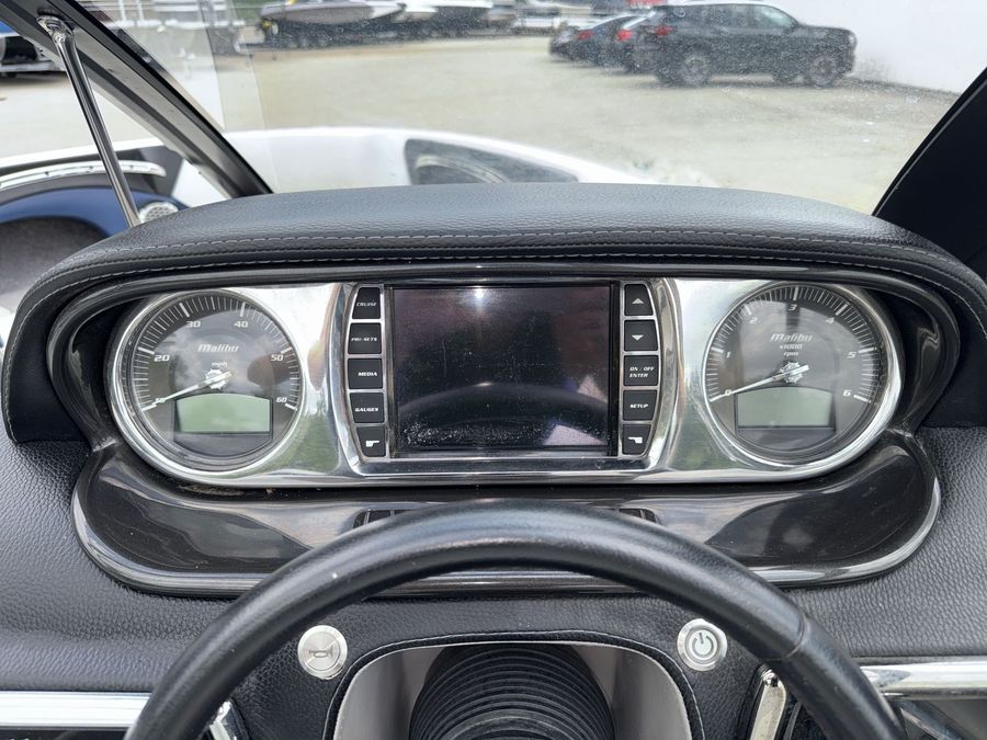 2014 Malibu 21VLX, photo 10 of 25