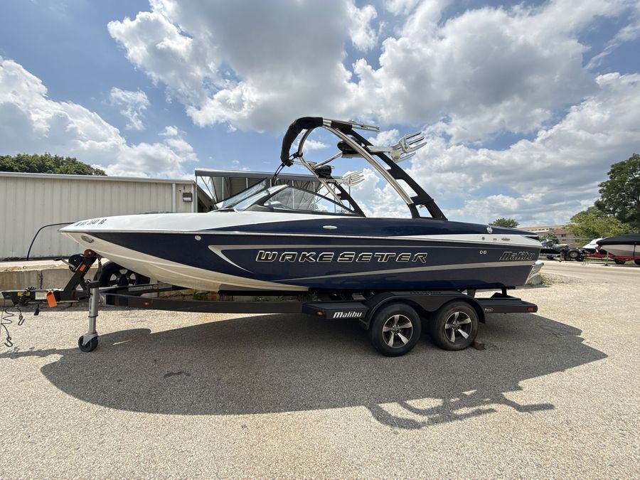 2014 Malibu 21VLX, photo 9 of 25