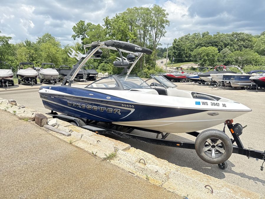 2014 Malibu 21VLX, photo 6 of 25