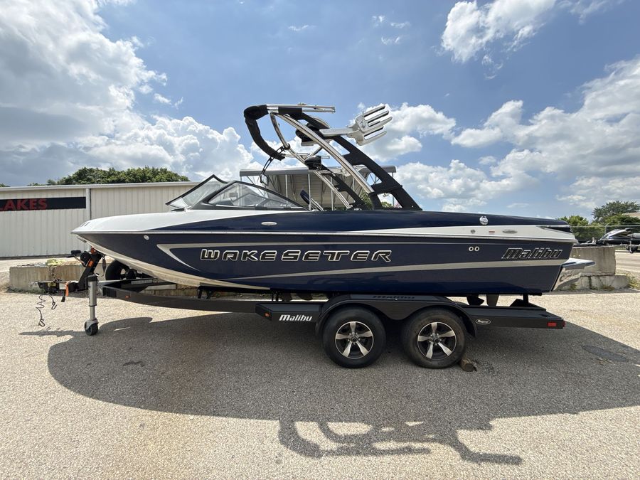 2014 Malibu 21VLX, photo 2 of 25