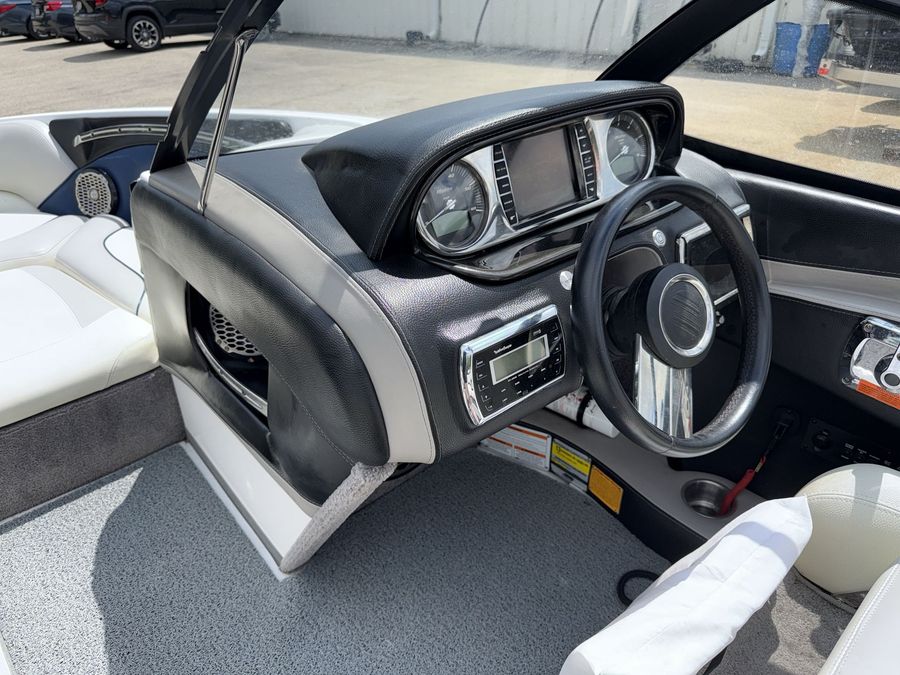 2014 Malibu 21VLX, photo 14 of 25