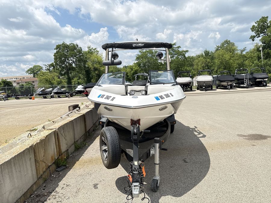 2014 Malibu 21VLX, photo 4 of 25