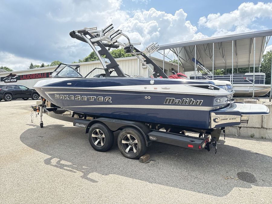 2014 Malibu 21VLX, photo 5 of 25