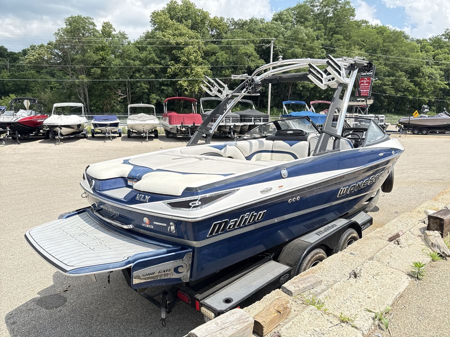 2014 Malibu 21VLX, photo 3 of 25