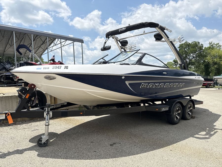 2014 Malibu 21VLX, photo 1 of 25