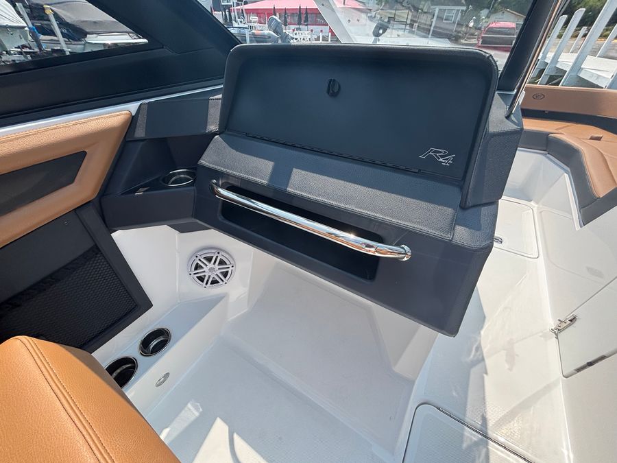 2027 Cobalt R4 Surf, photo 12 of 18